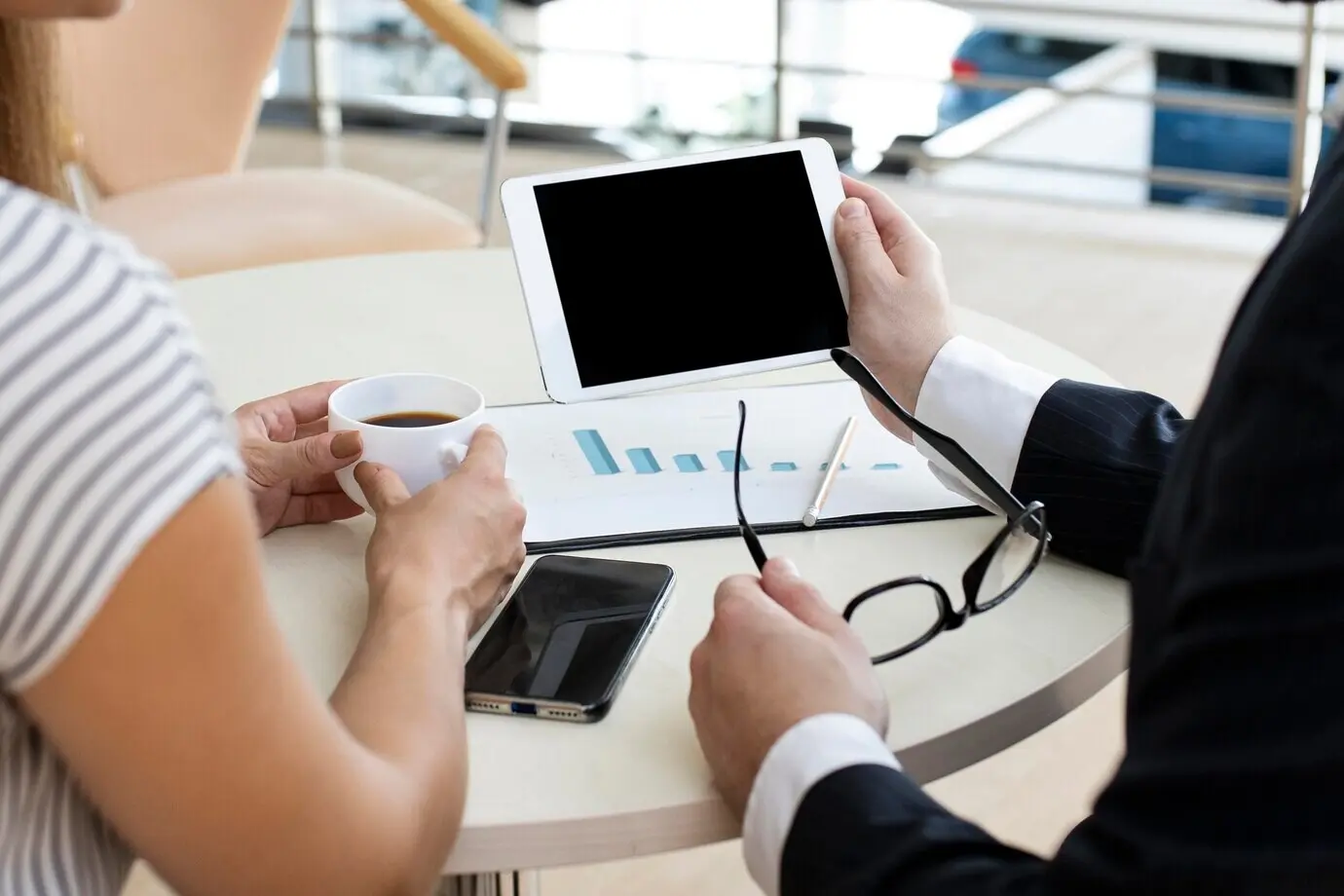 Kollegen in einer gemeinsamen Videokonferenz